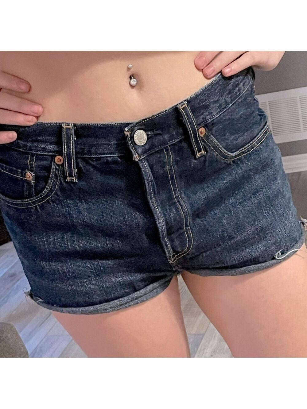 Like NEW Levi’s 501 denim Jean shorts size 28